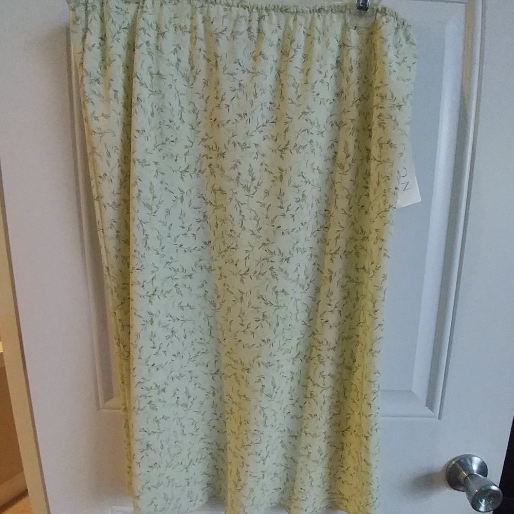 Mid length green & yellow print skirt XL Norton
